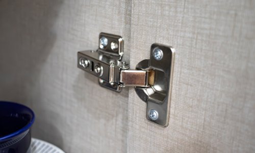 Dobradiças de 35 mm com amortecimento